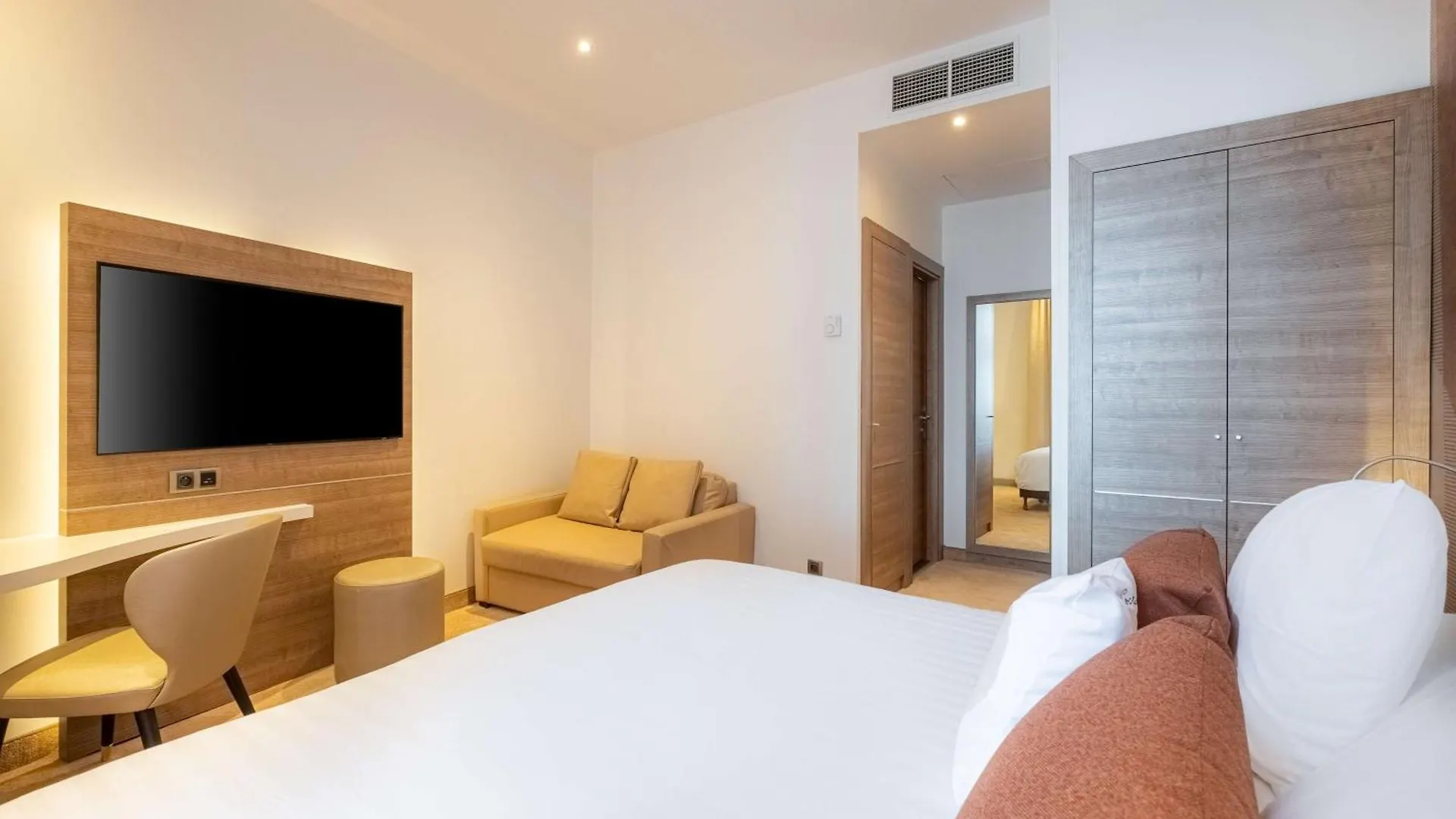 Best Western Premier Hotel Prince De Galles Menton 4*,